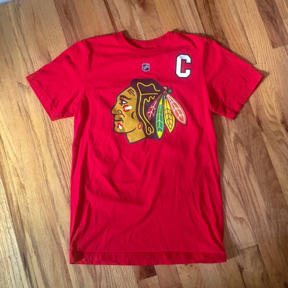 Jonathan Toews #19 Tee